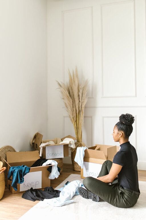 How to Store Seasonal Clothes Efficiently for a Clutter-Free Home